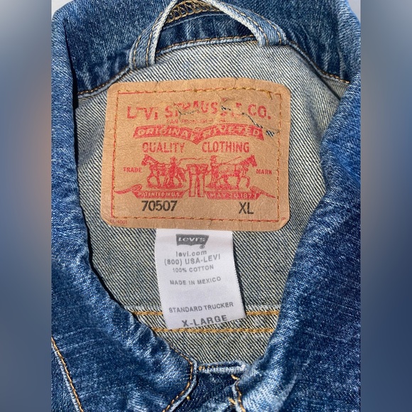 Vintage Levi's Light Wash Denim Jacket 70507 Levis see pics of wear on jacket - Picture 7 of 8